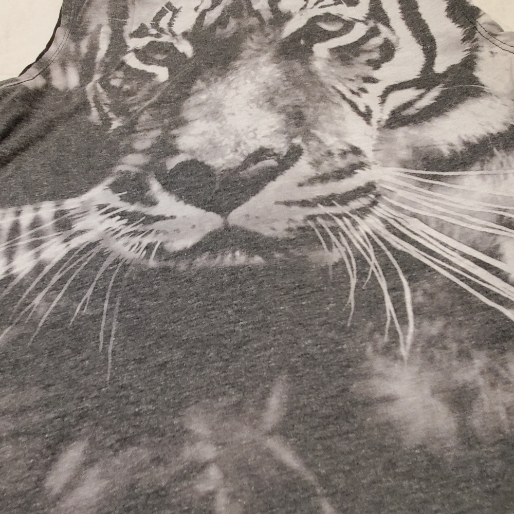 USED Super cute shirt, Size L